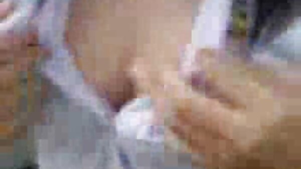 فاحشه سبزه غنیمتی معشوقش را وادار به پرستش پاهای جذابش فیلم سکسی داستانی مامان می کند